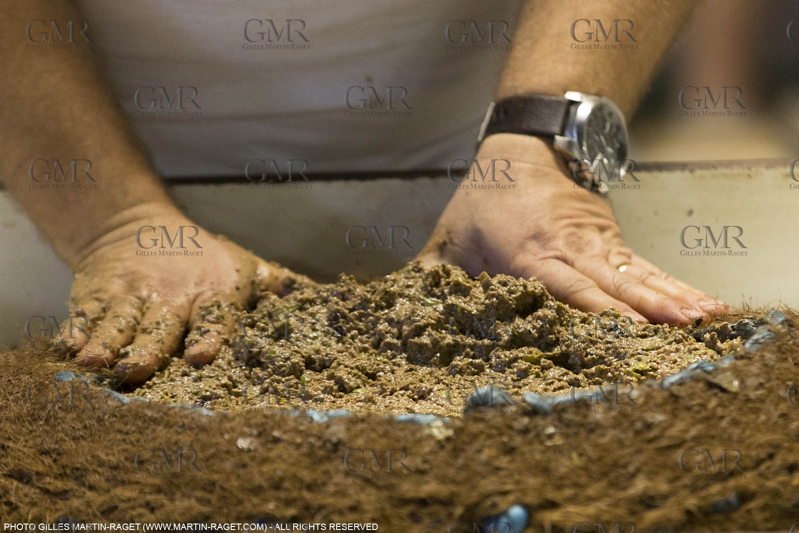 14 11 2015, Saint-Etienne du Grès (FRA,13), fabrication traditionelle de l'huile d'olive au moulin de la Croix