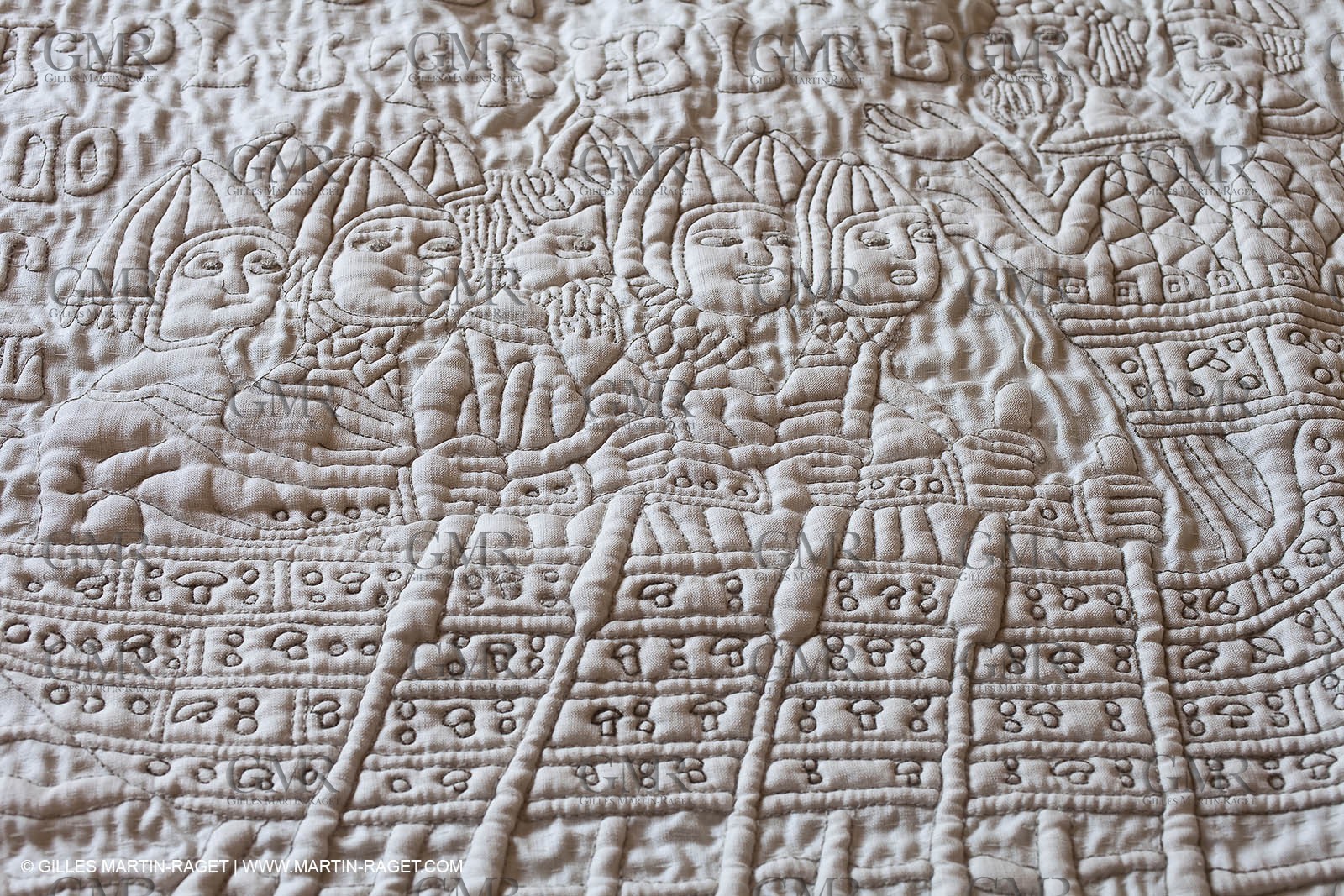 December 2009 - Boutis