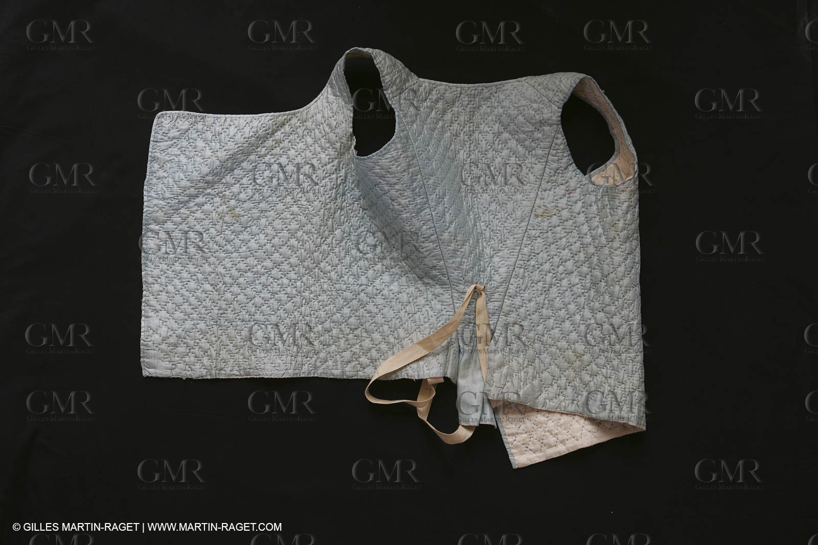 May 2004 - La Tour d'Aigues (FRA, 84) - Old costumes for women of the South exhibition