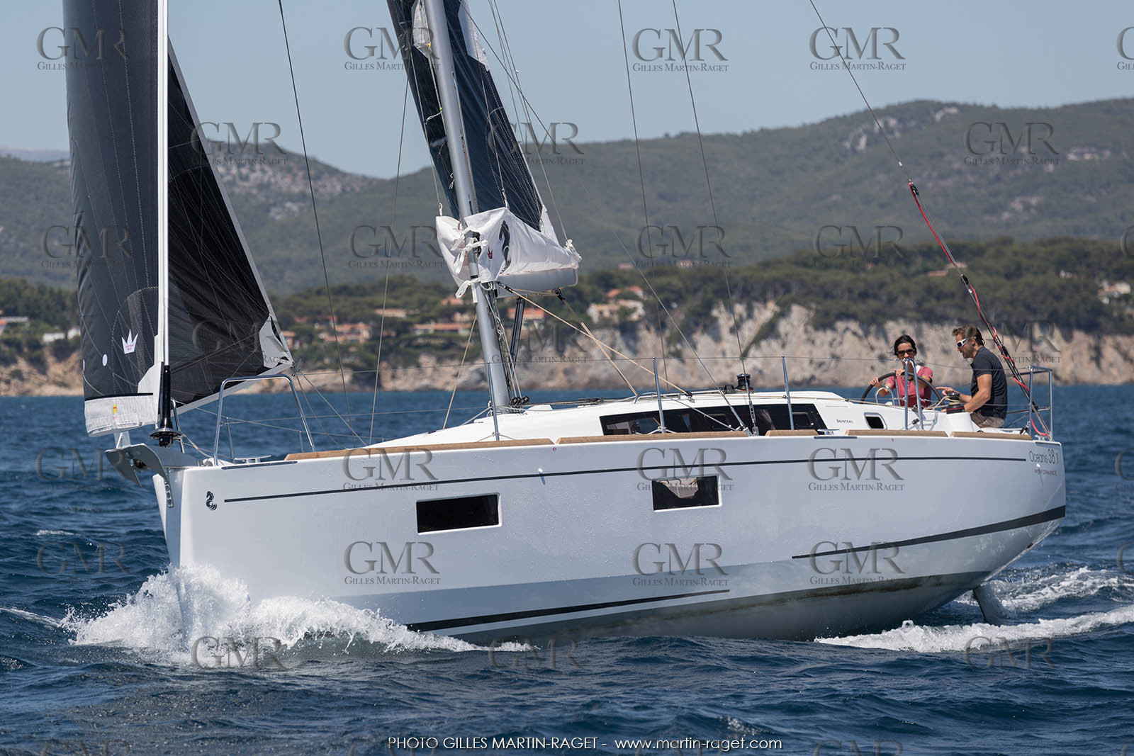 04 07 3017; Les EMbiez (FRA; 83) - Chantier Beneteau; Oceanis 38.1