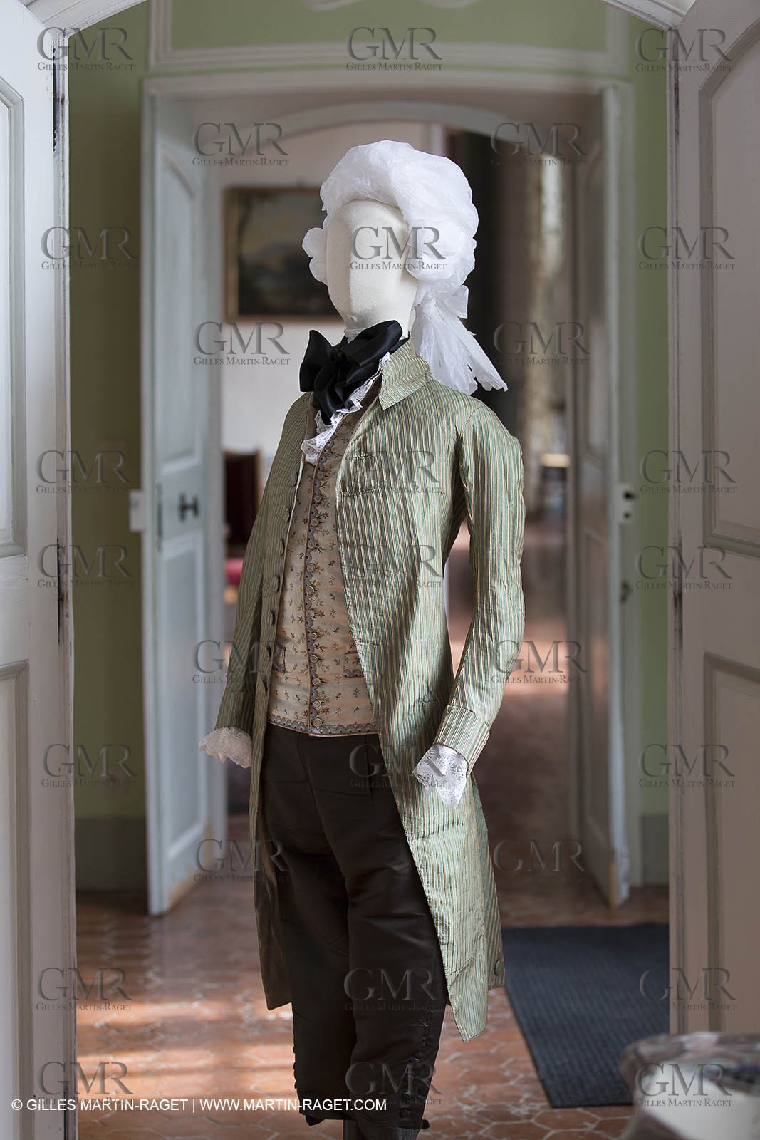 31 10 2013 - Ansouis (FRA,84) - Ansouis castle - Costumes of the exhibit Men costumes