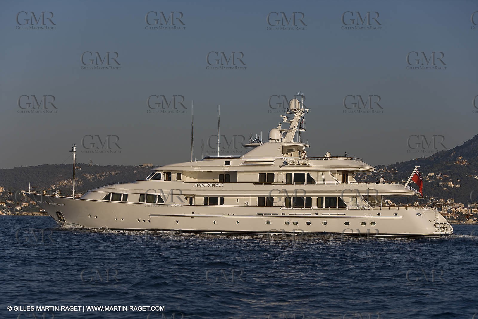 28 07 2007 - St Jean Cap Ferrat - SuperYachts - Motor Yachts - Hampshire