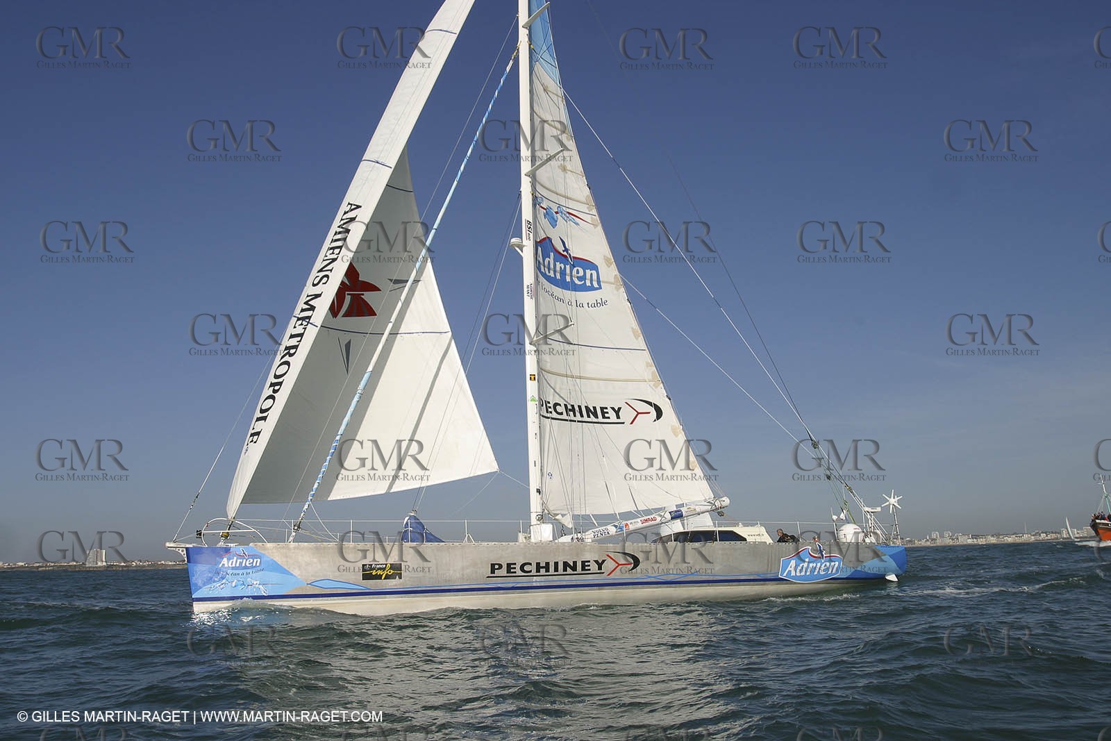 Round the world record wrong way - Adrien - Jean-Luc Van de Heede - Les Sables d'Olonne Start
