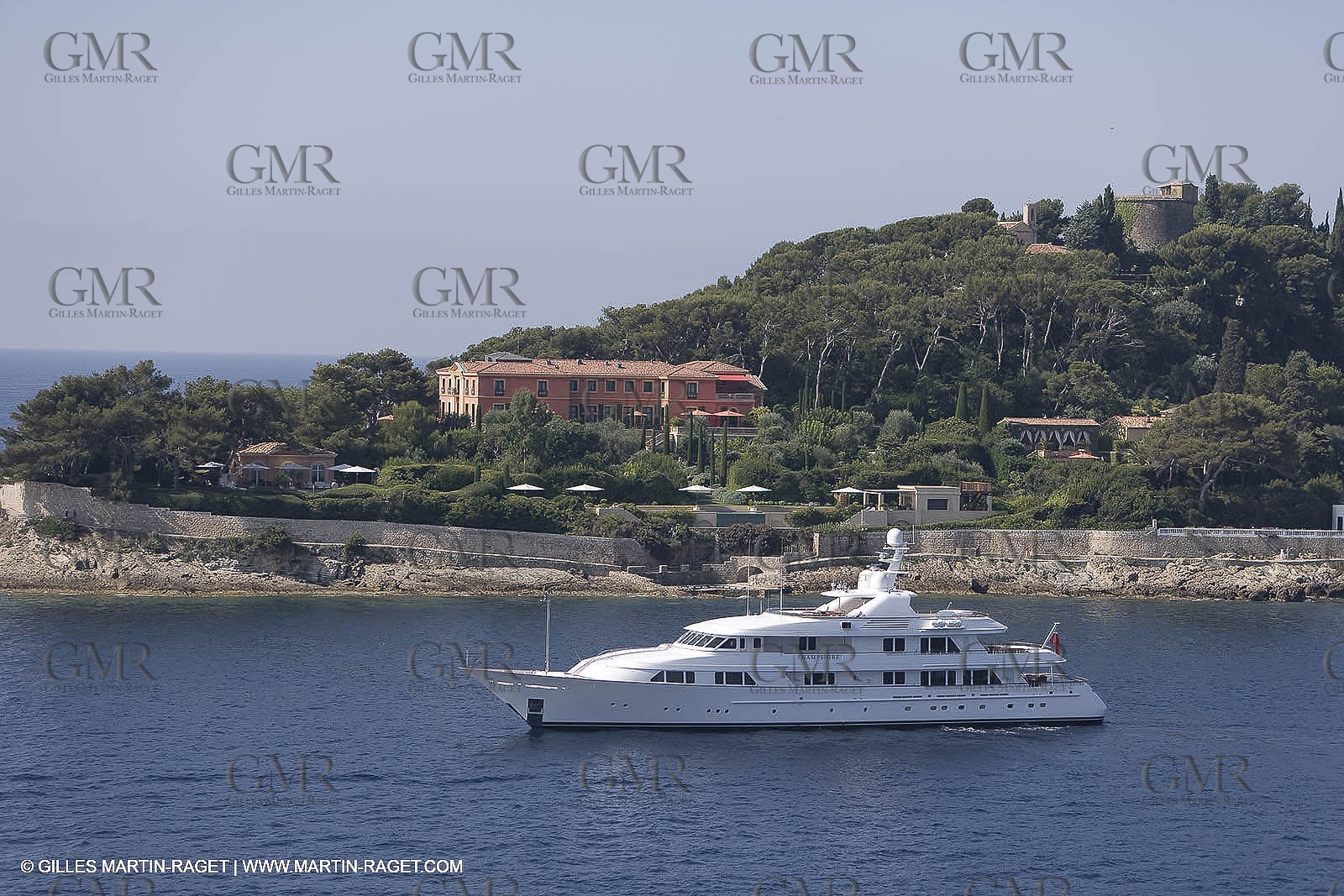 28 07 2007 - St Jean Cap Ferrat - SuperYachts - Motor Yachts - Hampshire