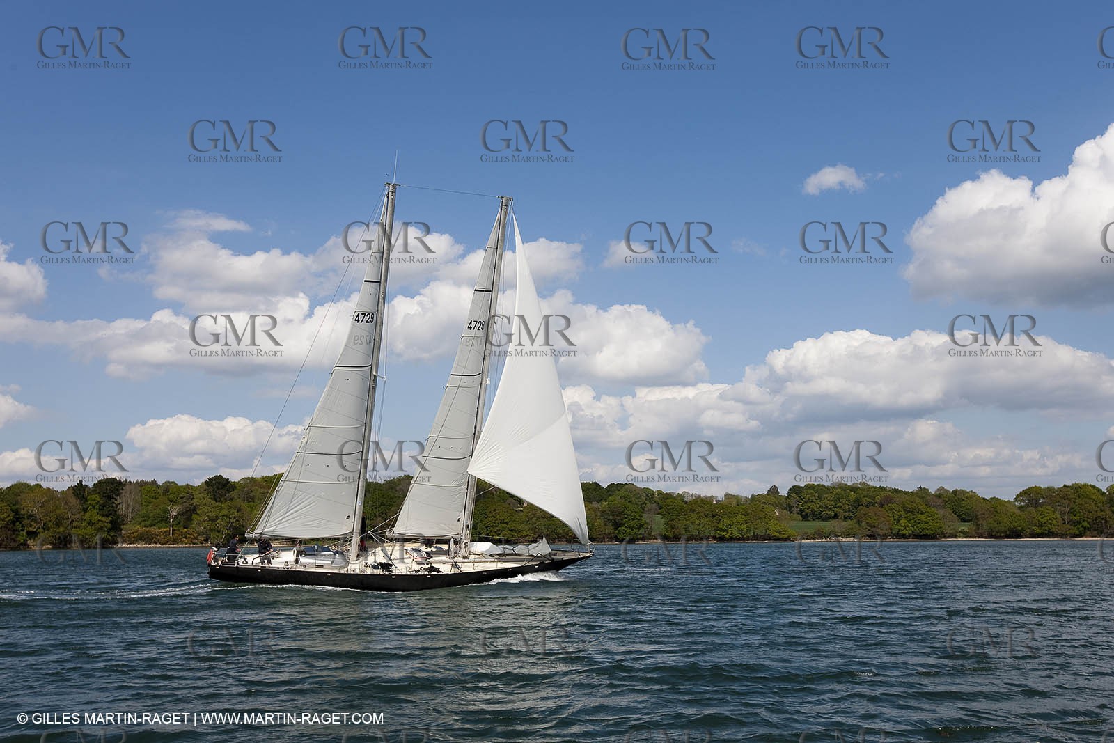 19 05 2010- Benodet (FRA,56)  -  Pen Duick III  sailing in Odet river