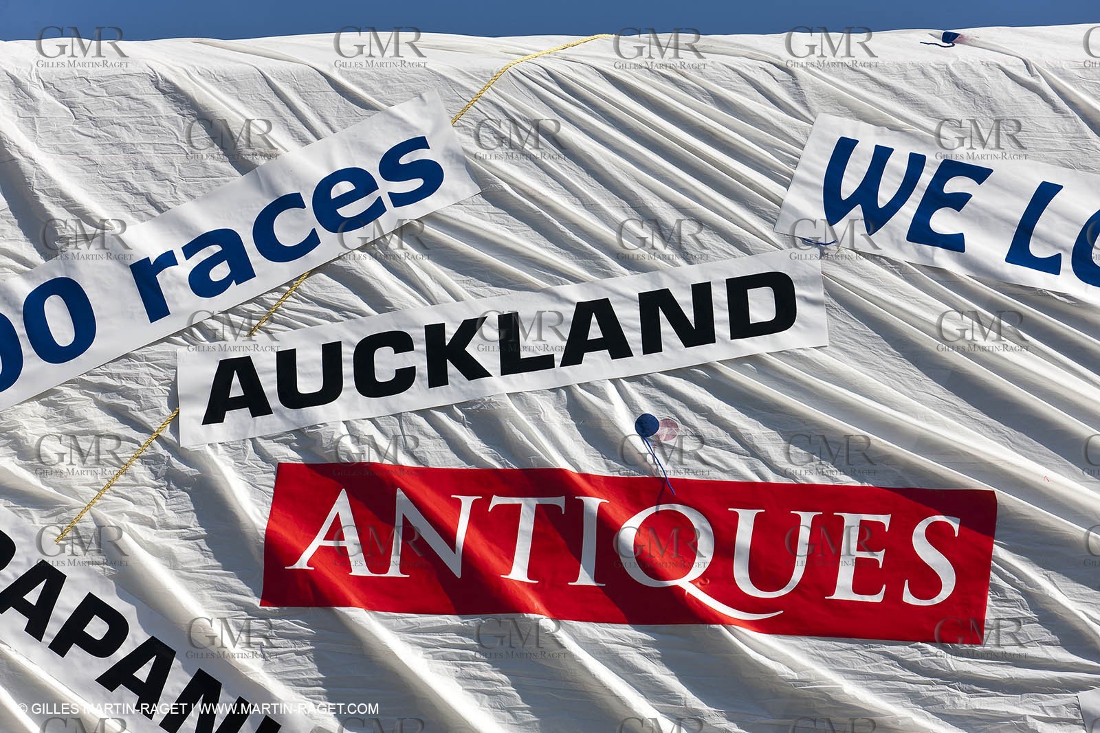 27 11 2010 - Dubai (UAE) - Dubai Louis Vuitton Trophy - Final -  BMW ORACLE Racing Vs Emirates Team New Zealand