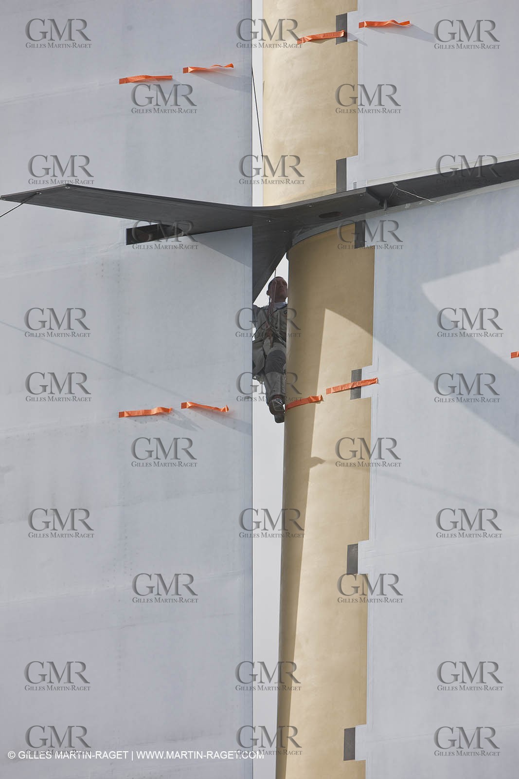 12 11 2009 - San Diego (USA, CA) - 33rd America's Cup - BMW ORACLE Racing - Wing trials, Day 2