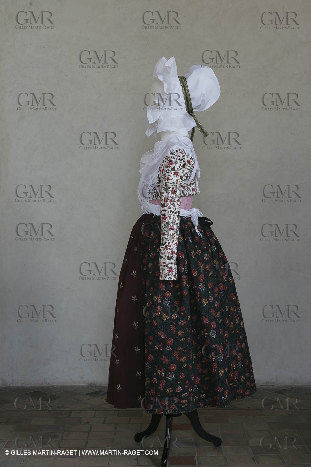 May 2004 - La Tour d'Aigues (FRA, 84) - Old costumes for women of the South exhibition