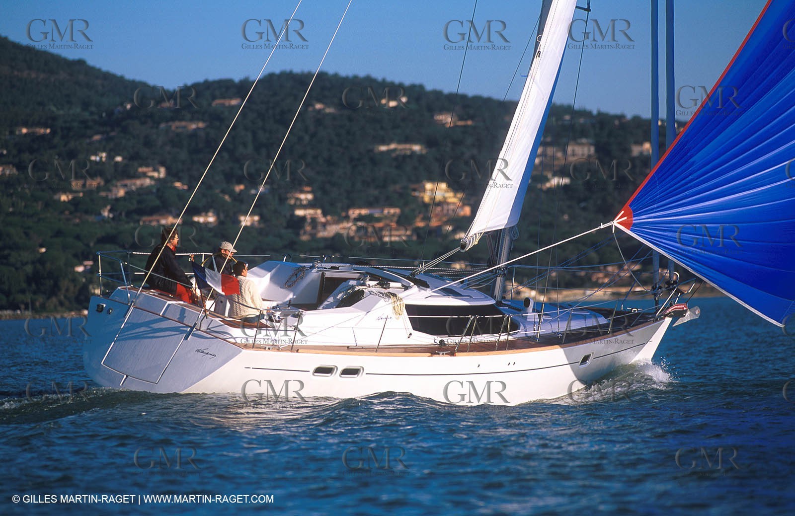 Crusing monohull sailing
