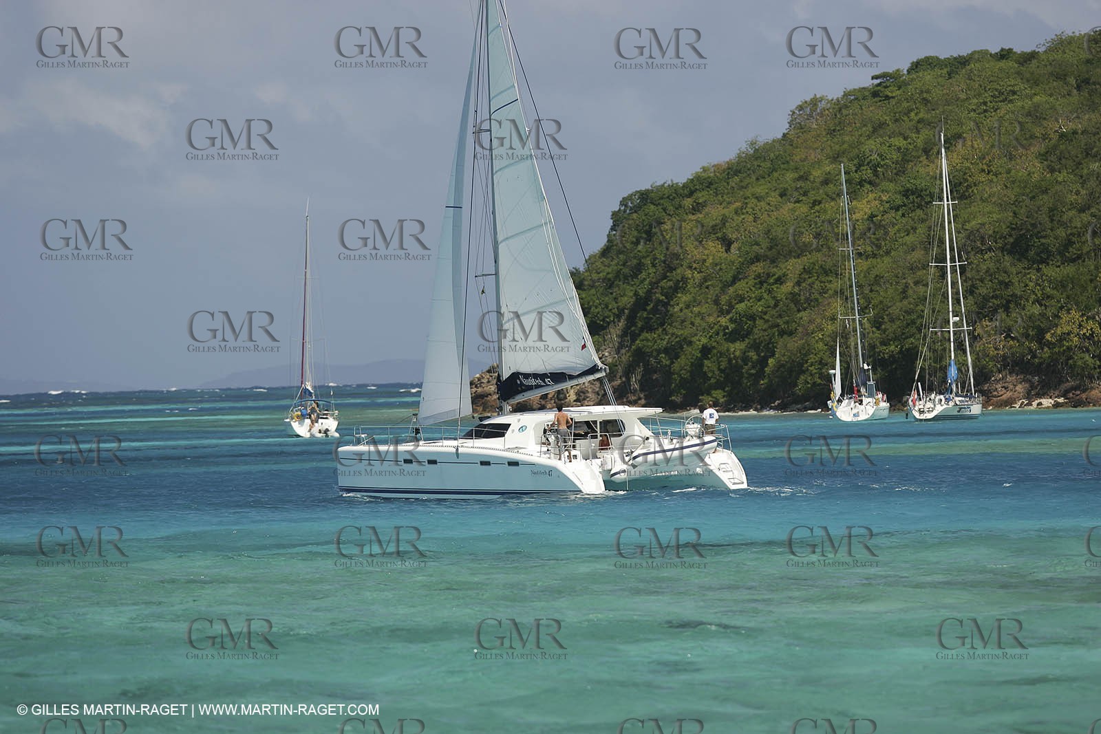 Multicoque sous voile