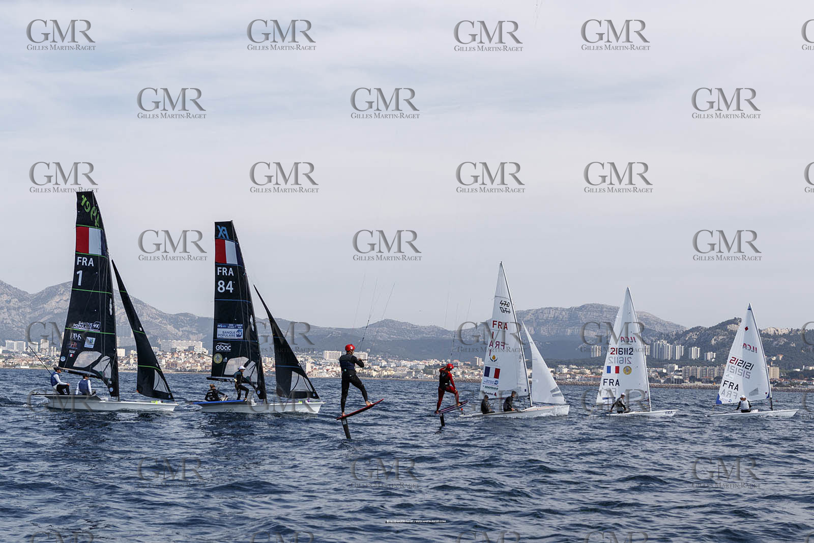 15 04 2024, Marseille (FRA), présentation des sélectionnés olympiques français en voile pour les Jeux Olympiques de Paris 2024.  Alex Mazella (Kite hommes - Formula Kite); Laurianne Nolot (Kite femmes - Formula Kite); Nicolas Goyard (Planche à voile hommes - iQFoil); Hélène Noesmoen (Planche à voile femmes- iQFoil); Camille Lecointre-Jeremie Mion (dériveur double mixte - 470); Louise Cervera (Dériveur femmes - ILCA 6); Jean-Baptiste Bernaz (Dériveur hommes - ILCA 7); Tim Mourniac - Lou Berthomieu (Multicoque mixte - Nacra 17); Clément Péquin - Erwan Fischer (Skiff hommes - 49er); Sarah Steyaert-Charline Picon (Skiff femmes - 49er FX).
