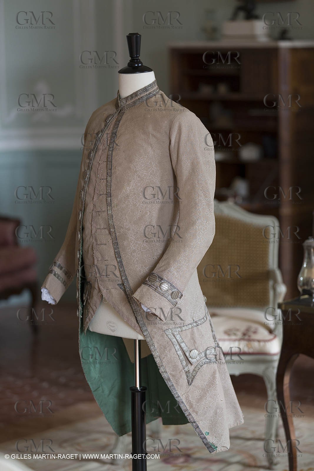 31 10 2013 - Ansouis (FRA,84) - Ansouis castle - Costumes of the exhibit Men costumes