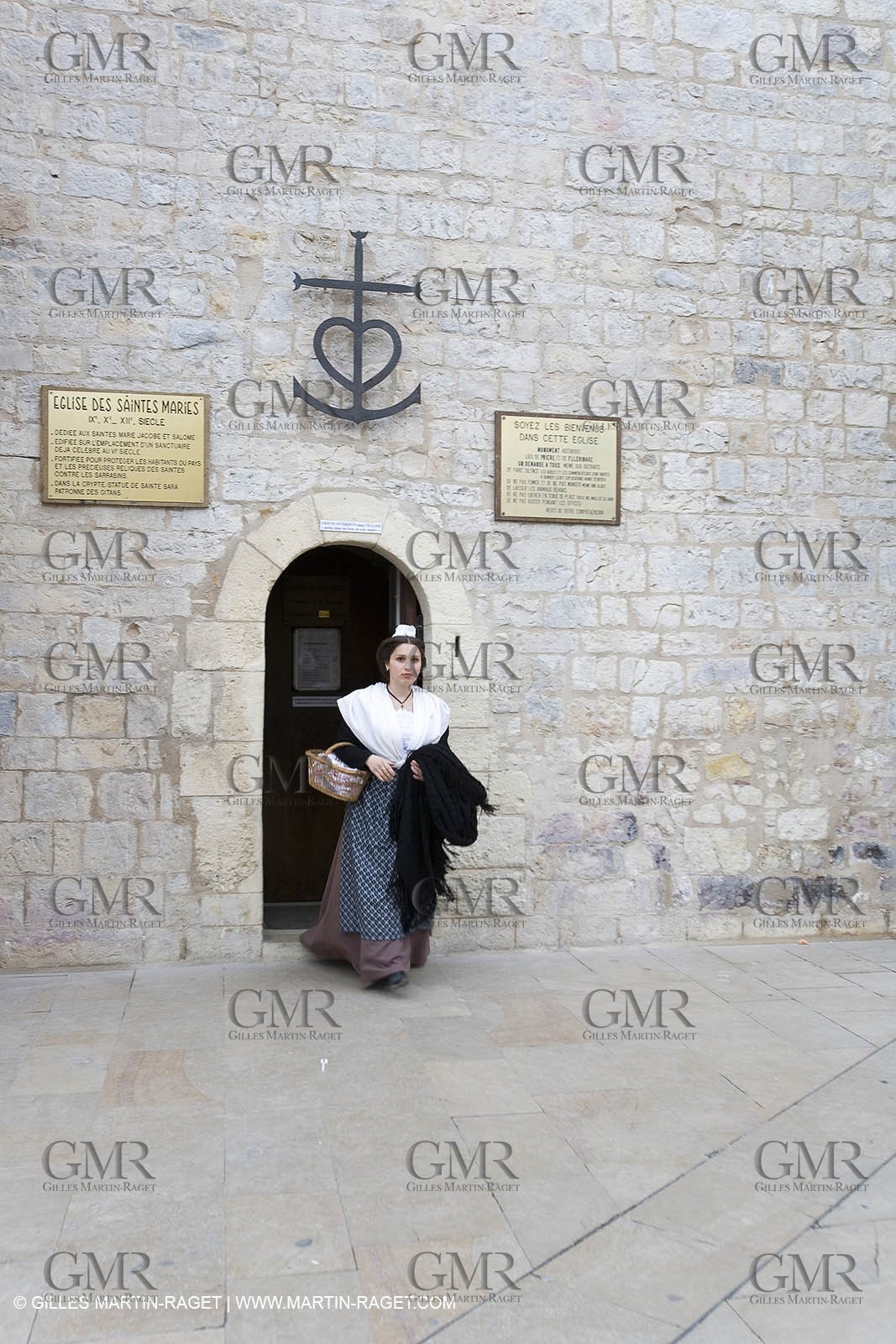 24 02 2007 - Saintes Maries of the Sea (FRA, 13) - Queen of Arles and her assistants in Camargue