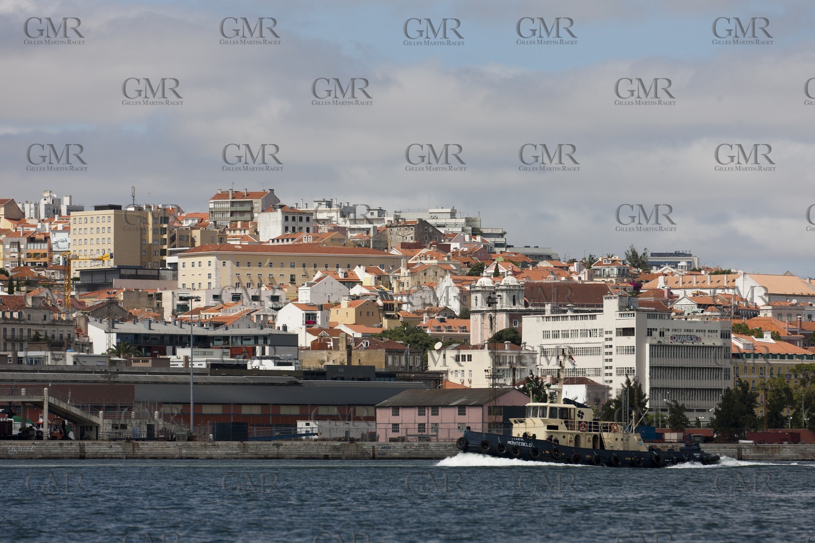 16 07 2011 - Cascais (POR) - 34th America's Cup - AC World Series - Cascais 2011 - Team Korea launch and shakedown