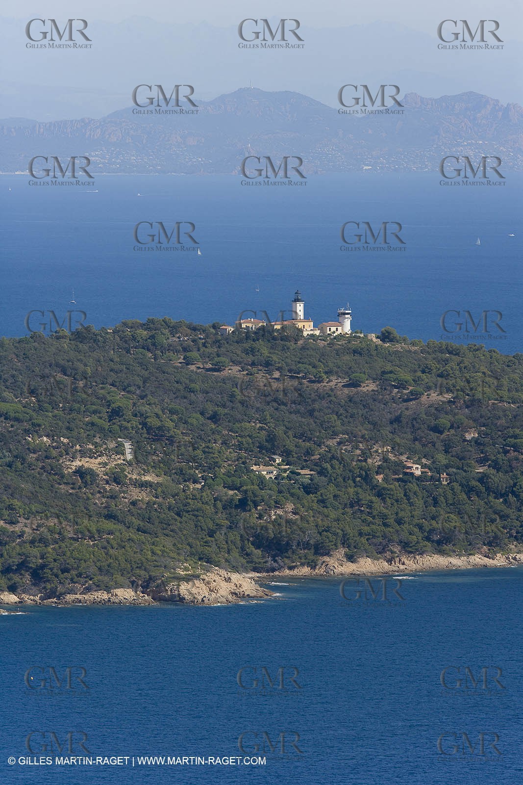 06 09 2007 - Saint Tropez (FRA, 83) - Superyachts - Motoryachts - Mangusta 92 Triple Fun in Saint Tropez - Mooring at Club 55 at Pampelonne Beach