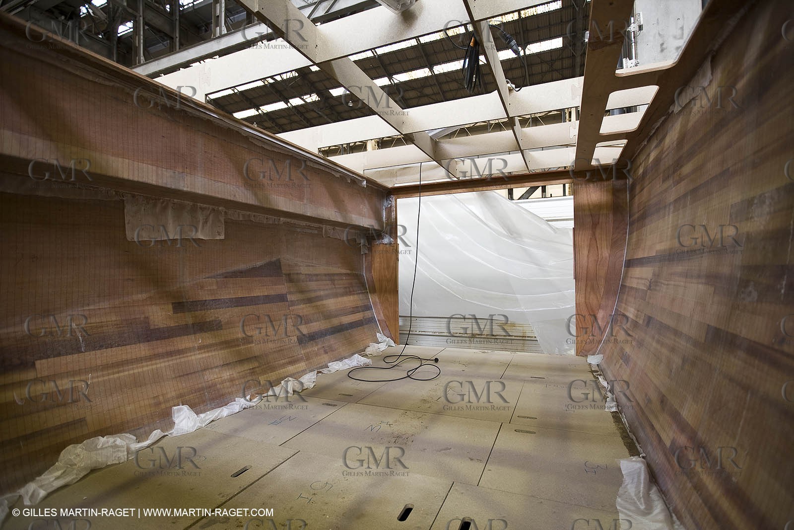22 01 2008 - La Ciotat (FRA, 13) - Construction of cruising catamaran Nahema at H2X boatyard -modules lamination