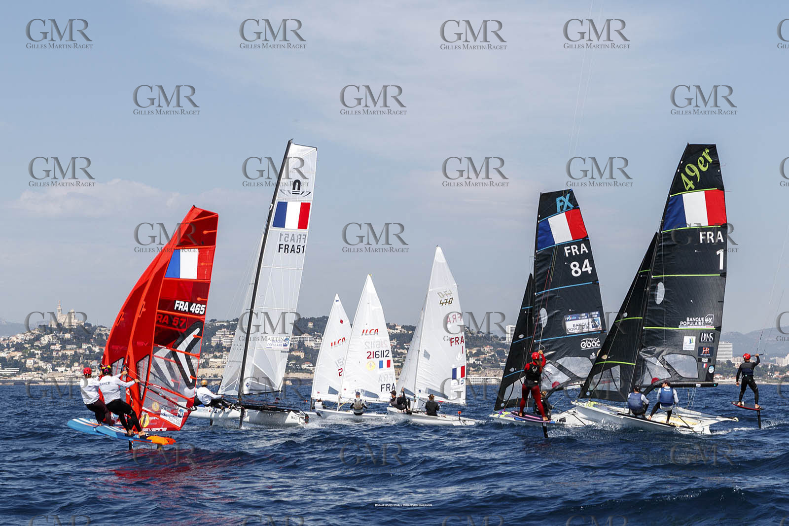 15 04 2024, Marseille (FRA), présentation des sélectionnés olympiques français en voile pour les Jeux Olympiques de Paris 2024.  Alex Mazella (Kite hommes - Formula Kite); Laurianne Nolot (Kite femmes - Formula Kite); Nicolas Goyard (Planche à voile hommes - iQFoil); Hélène Noesmoen (Planche à voile femmes- iQFoil); Camille Lecointre-Jeremie Mion (dériveur double mixte - 470); Louise Cervera (Dériveur femmes - ILCA 6); Jean-Baptiste Bernaz (Dériveur hommes - ILCA 7); Tim Mourniac - Lou Berthomieu (Multicoque mixte - Nacra 17); Clément Péquin - Erwan Fischer (Skiff hommes - 49er); Sarah Steyaert-Charline Picon (Skiff femmes - 49er FX).