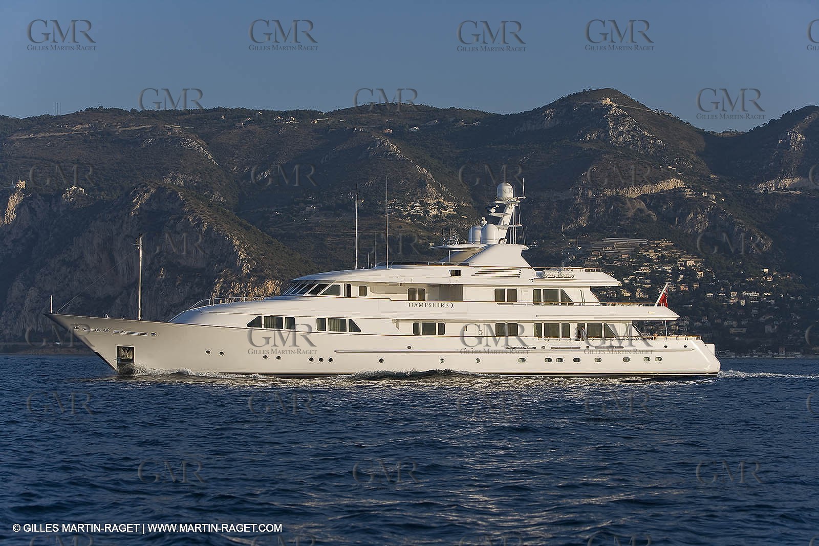 28 07 2007 - St Jean Cap Ferrat - SuperYachts - Motor Yachts - Hampshire