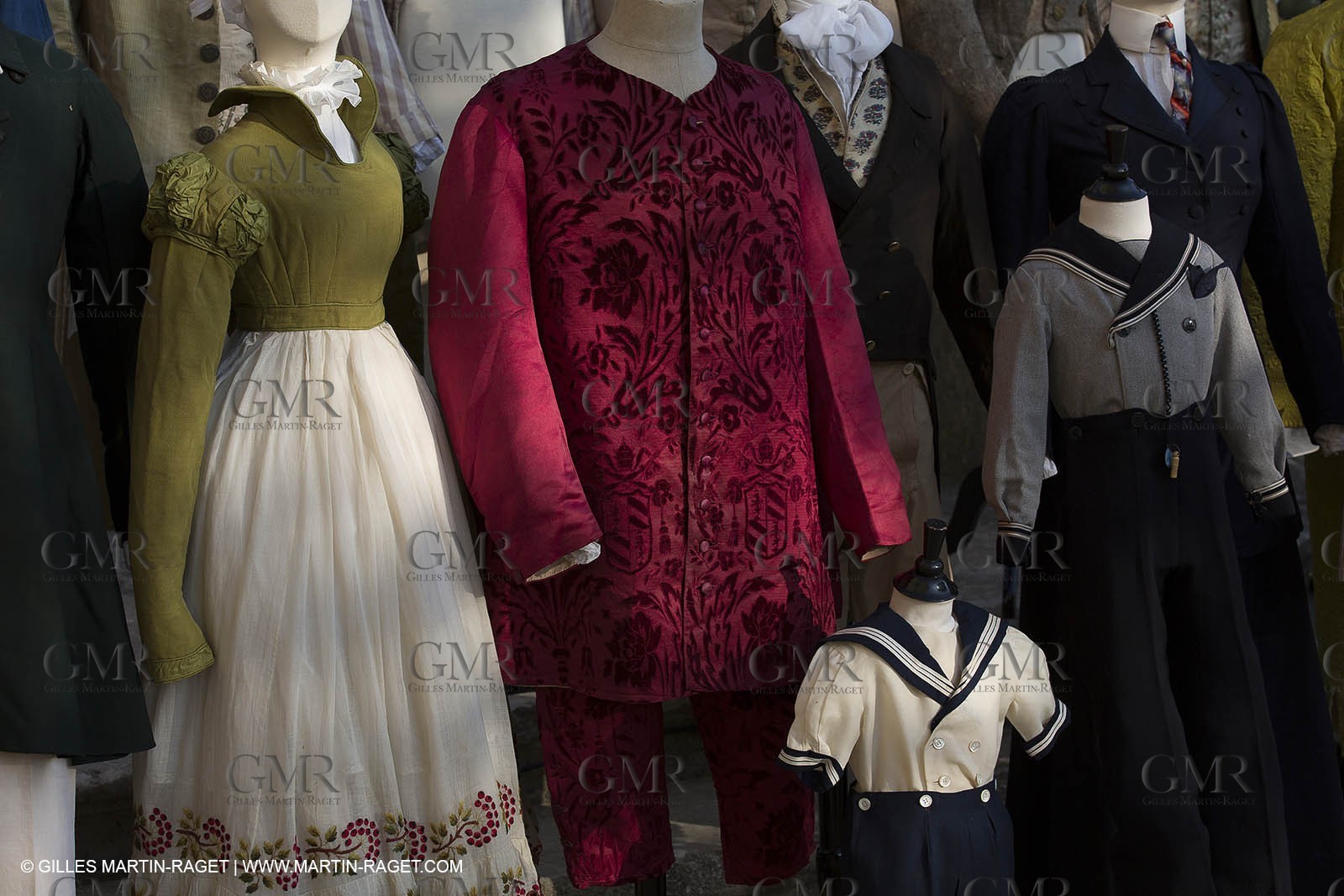 31 10 2013 - Ansouis (FRA,84) - Ansouis castle - Costumes of the exhibit Men costumes