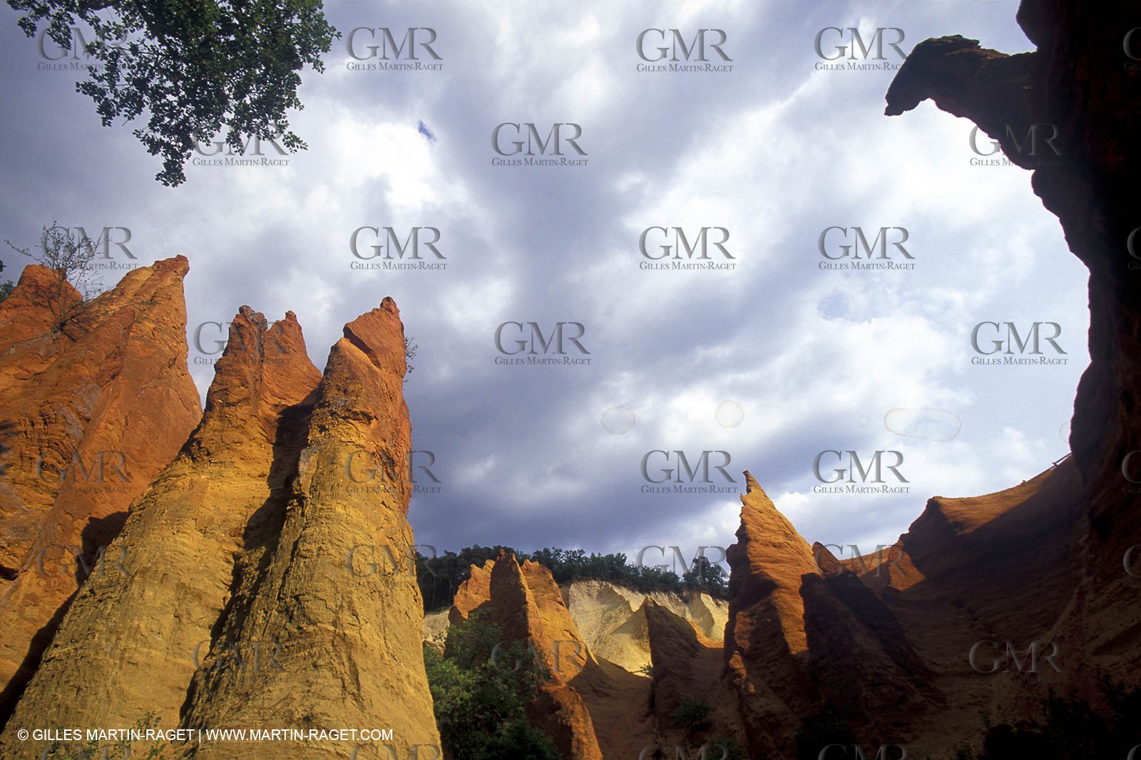 France, Provence, Luberon, Carrières d'ocre près d'Apt, ocher stone pit near Apt