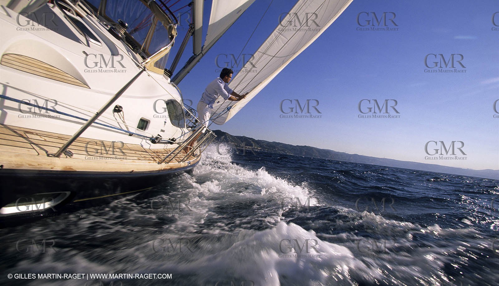 Crusing monohull sailing