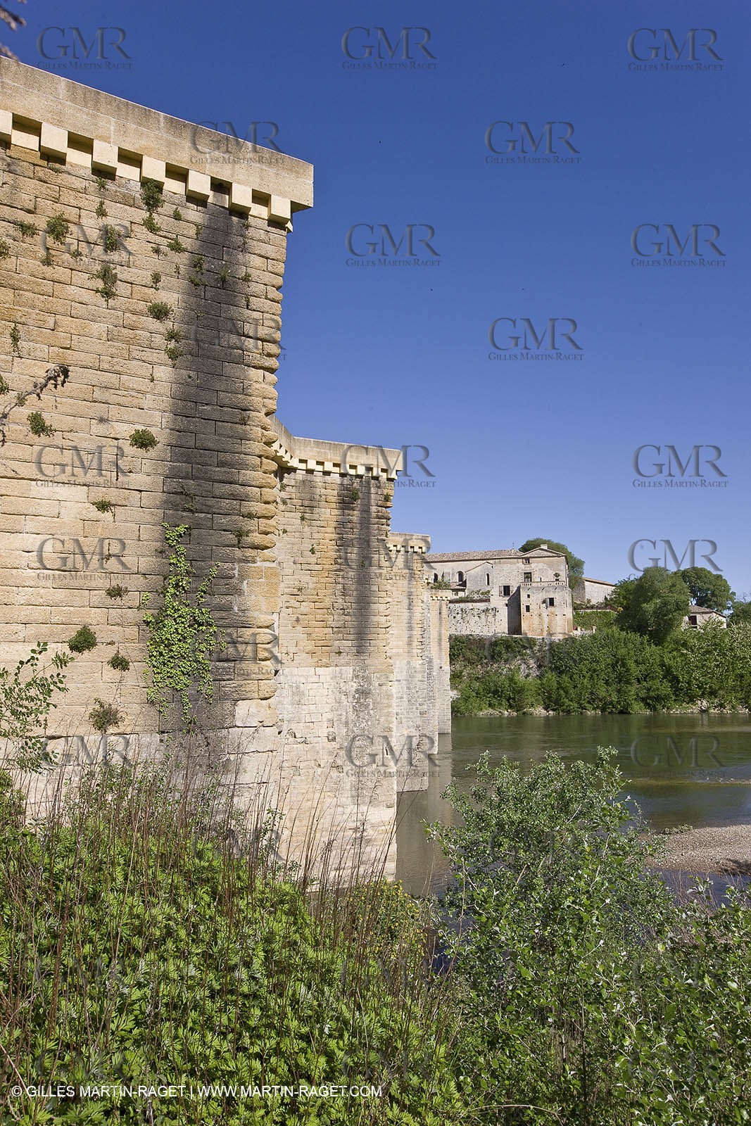 28 04 2009 - Ste Anastasie (FRA, 30) - Atlas Nîmes Métropole -  2009 campaign - Saint Nicolas bridge