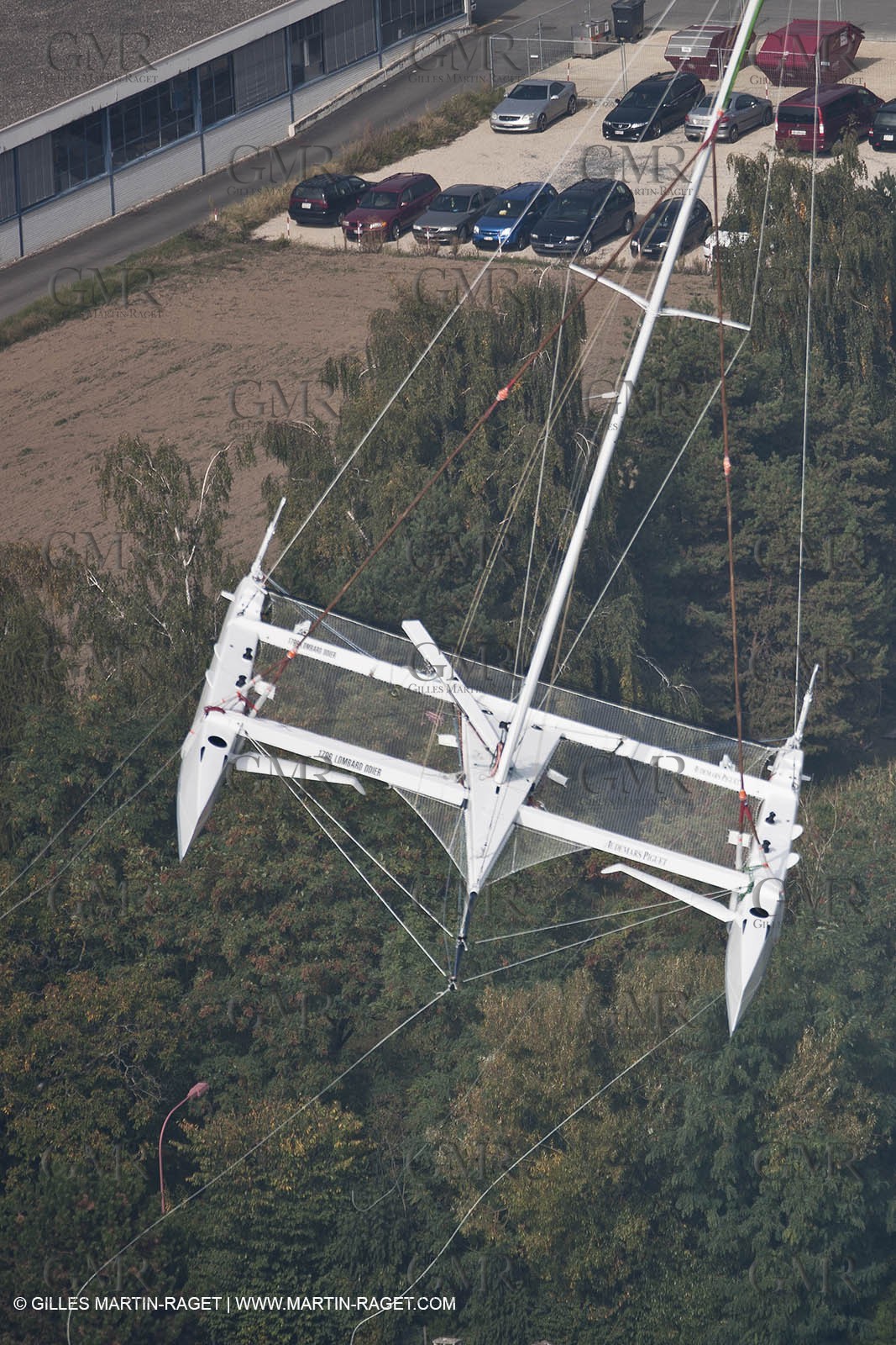 08 10 10 - St Sulpice (SUI) - Hydroptere.ch touches water