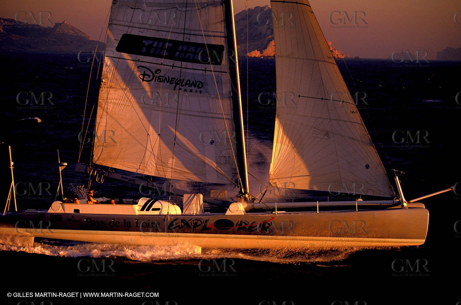 Jules Verne Trophy - Commodore Explorer
