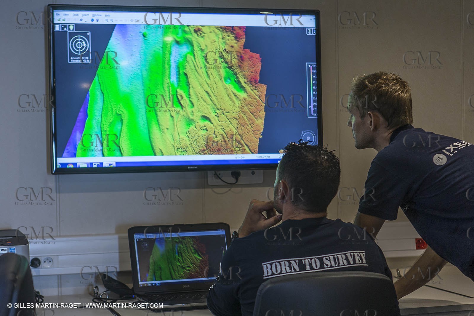 11 09 2014 - la Ciotat (FRA,13) - onboar Al Azzizi, oceanographic research ship buit by H2X boat yard, measure devices manipuation