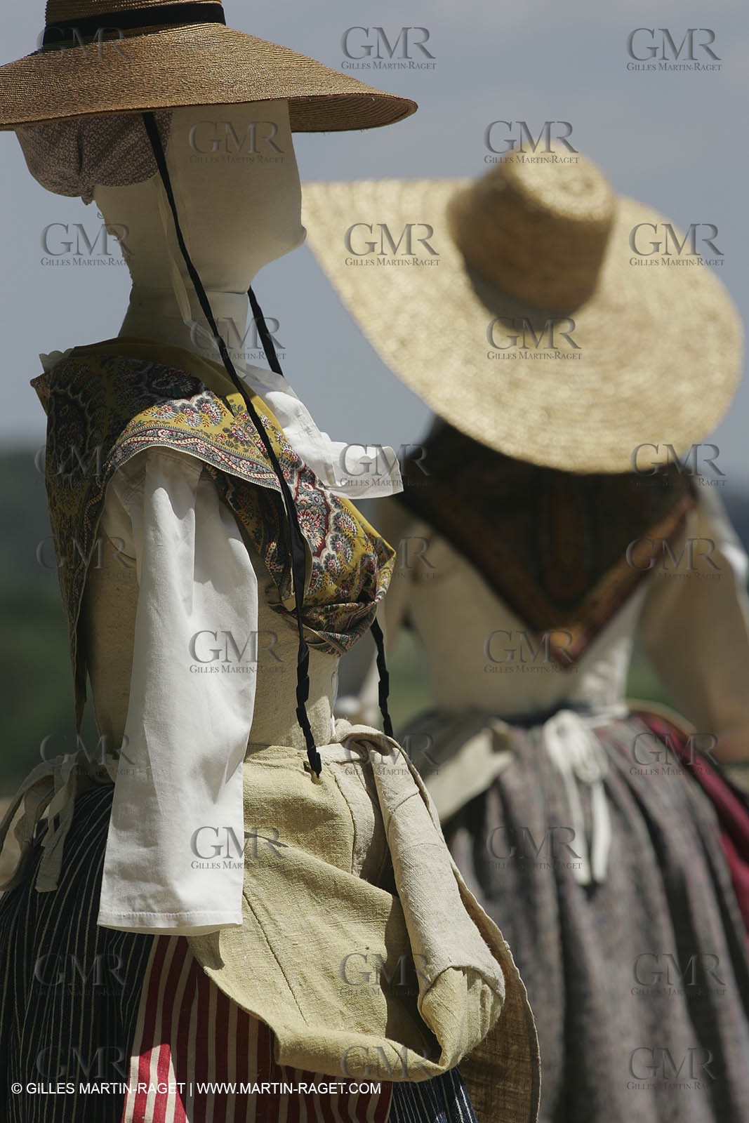 May 2004 - La Tour d'Aigues (FRA, 84) - Old costumes for women of the South exhibition
