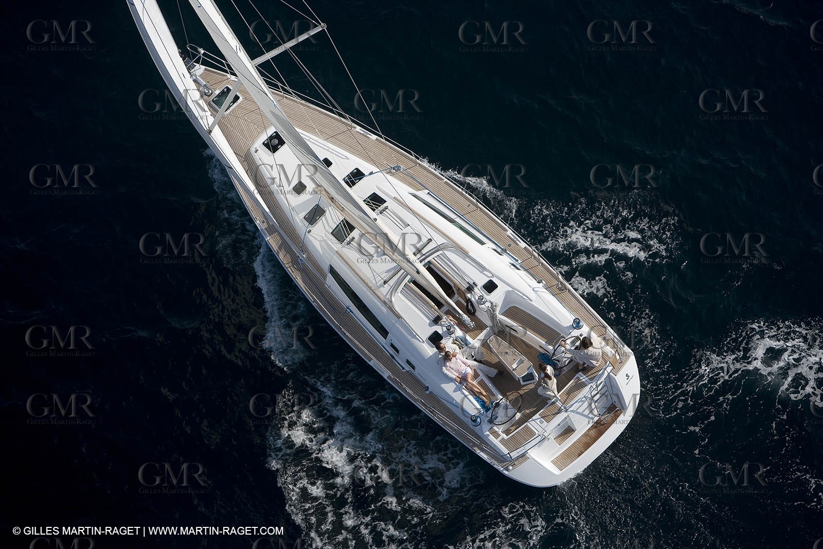 Crusing monohull sailing