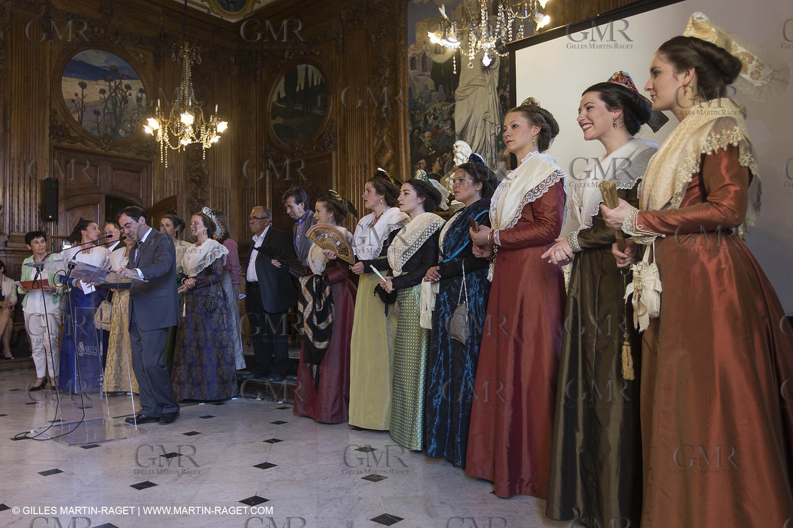 02 06 2014, ARles (FRA,13), Cérémonie de passation des bijoux de la Reine