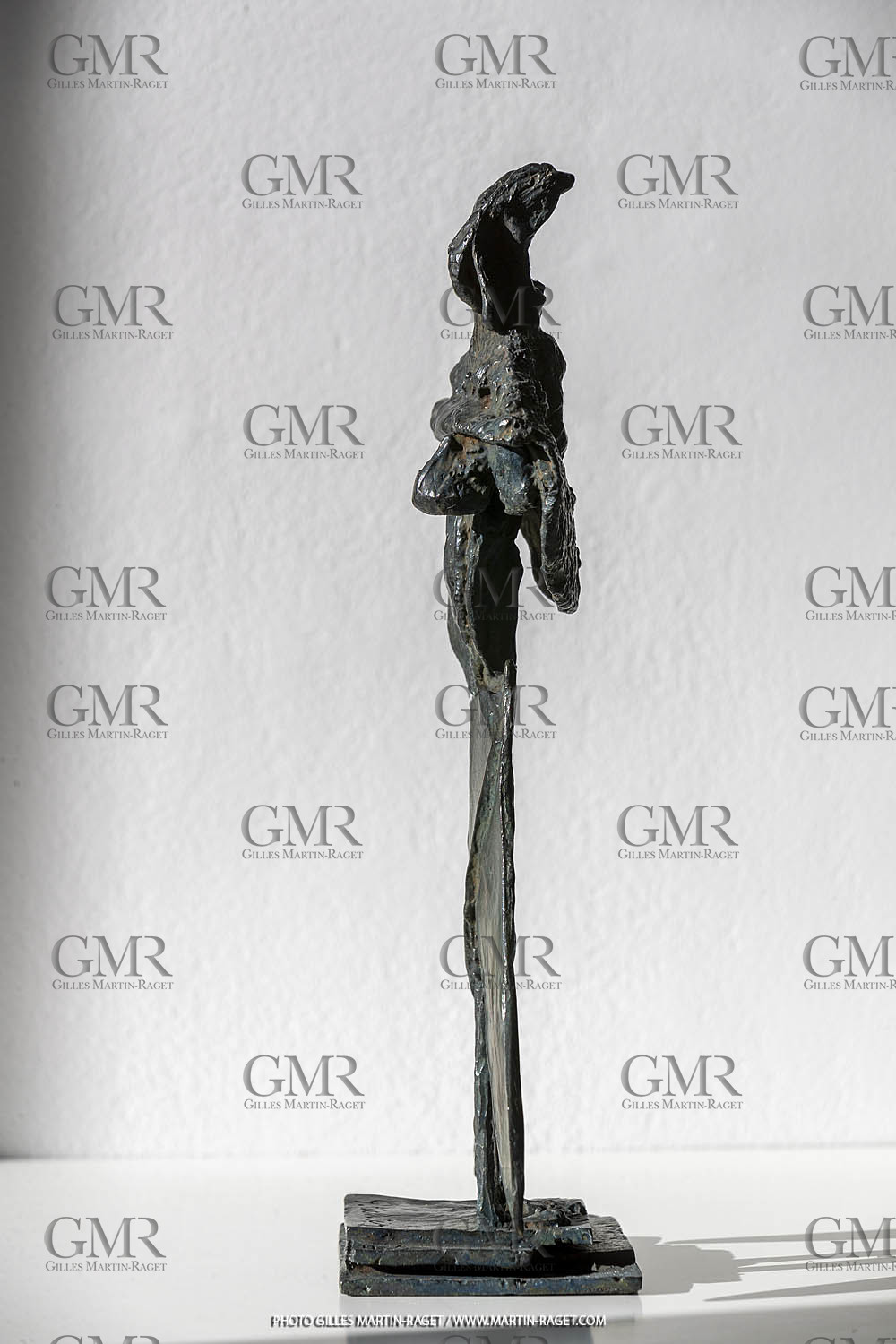 19 02 2020, Marseille, (FRA,13), Oeuvre de Germaine Richier, Homme de la nuit n°2 1954, Bronze patiné foncé, Numéroté HC2, Fondeur L. Thinot, Paris, 27,5 x 11 x 7 cm, Collection particulière