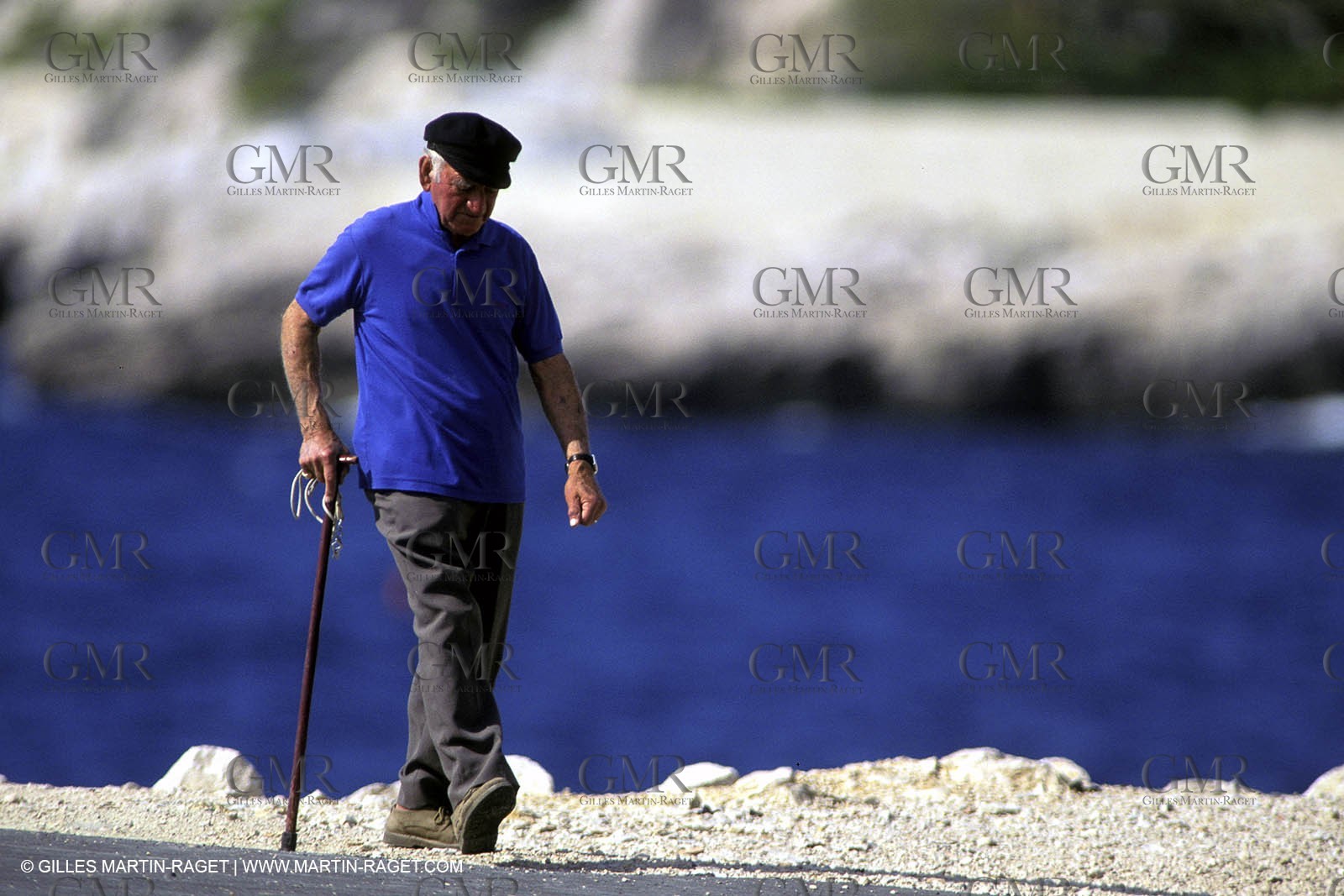 Cassis - Walk on the breakwater