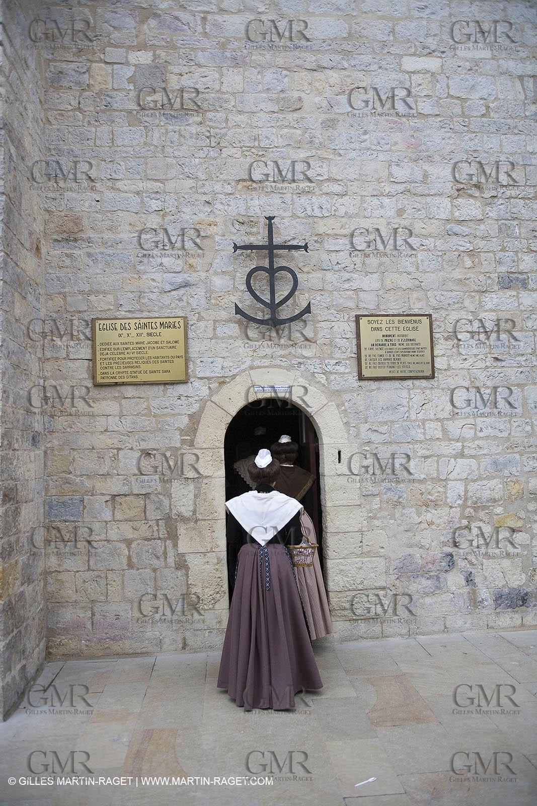 24 02 2007 - Les Saintes Maries de la mer (Fra, 13) - Reine d'Arles et ses demoiselles d'honneur en Camargue