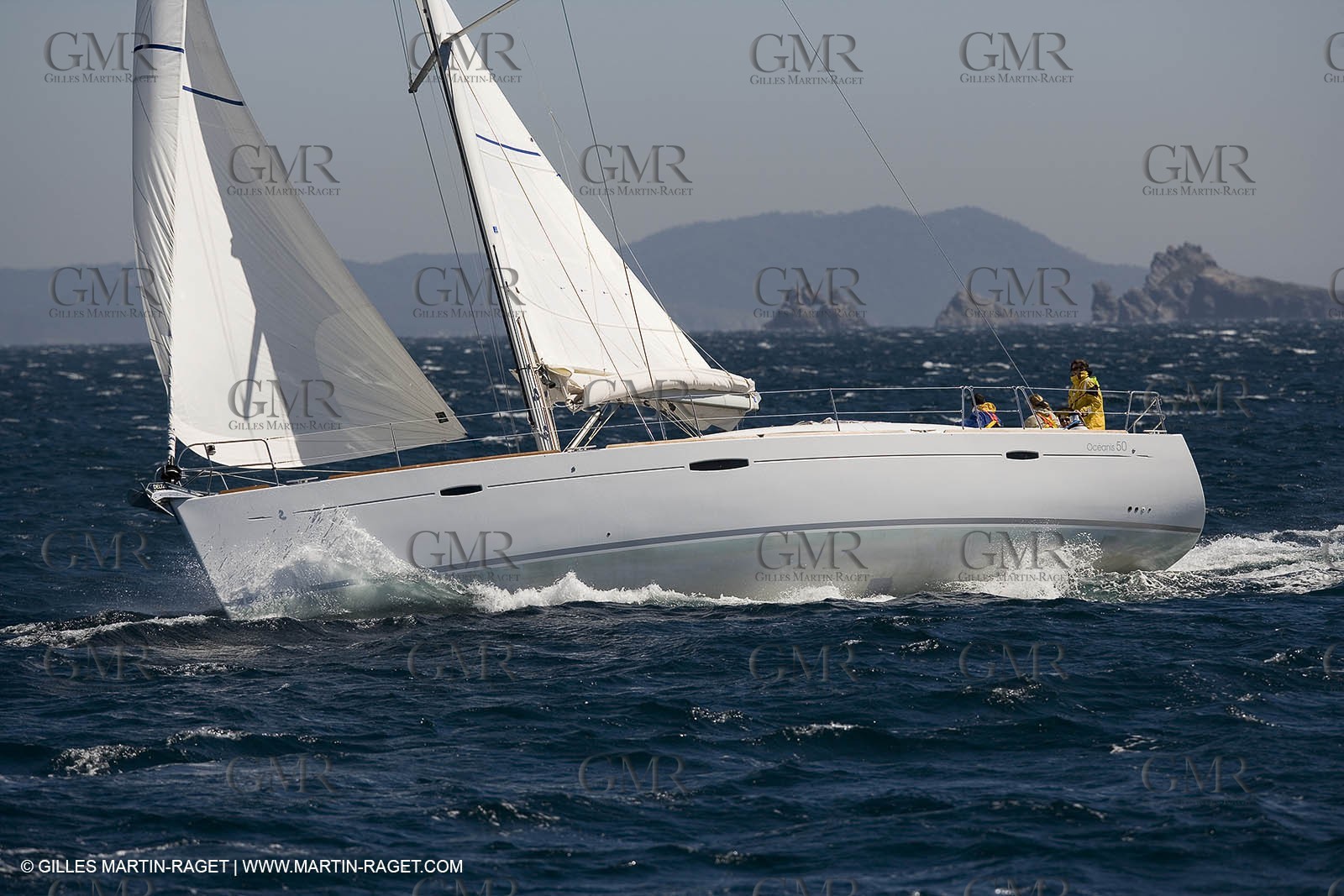 Crusing monohull sailing