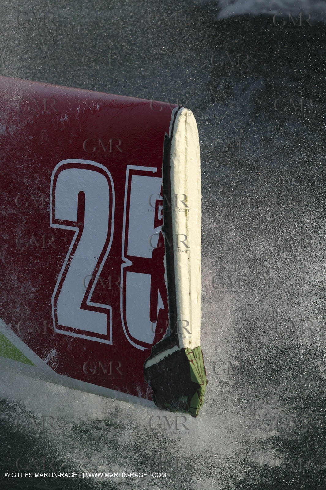 14 08 06 - Isle of Wight (UK) - Thomas Coville beat the round britain island sailing record onboard his 60 trimaran sodebo