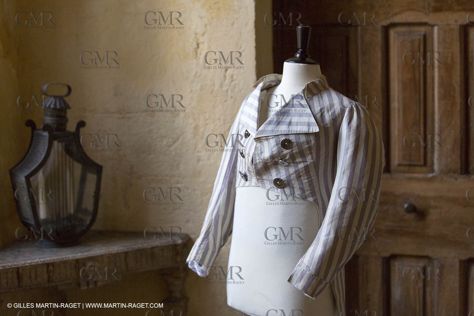 31 10 2013 - Ansouis (FRA,84) - Ansouis castle - Costumes of the exhibit Men costumes