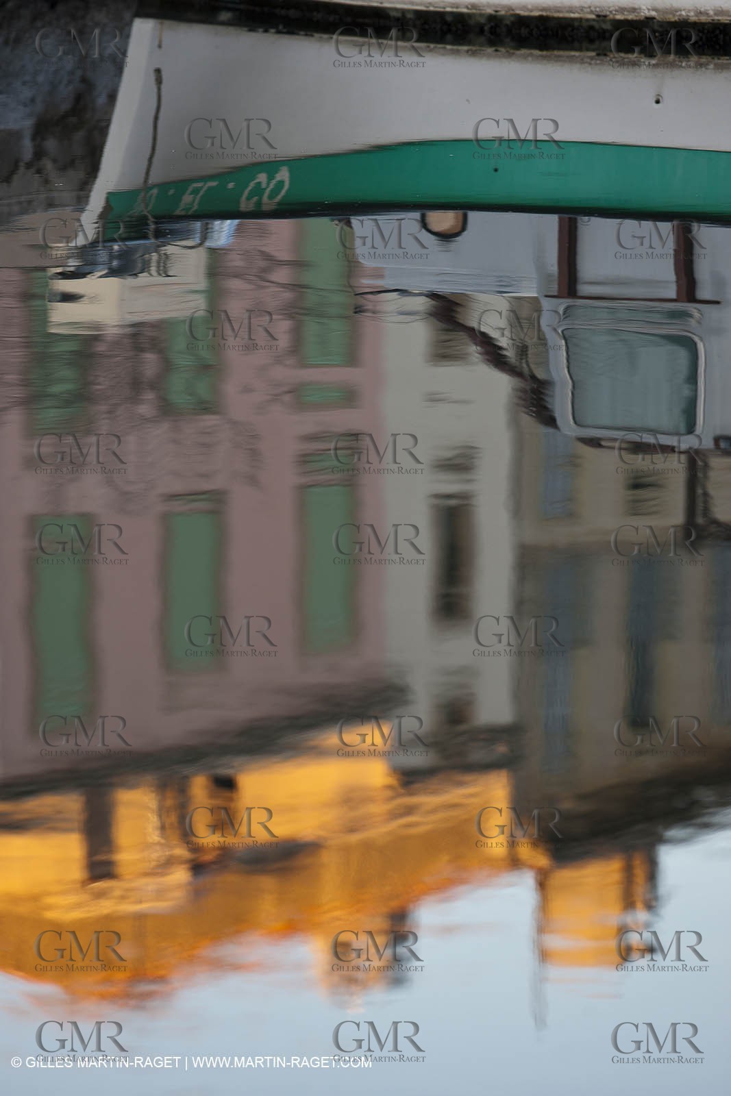 14 03 2012 - Martigues (FRA,13) - neighborhood Le Miroir (the mirror)