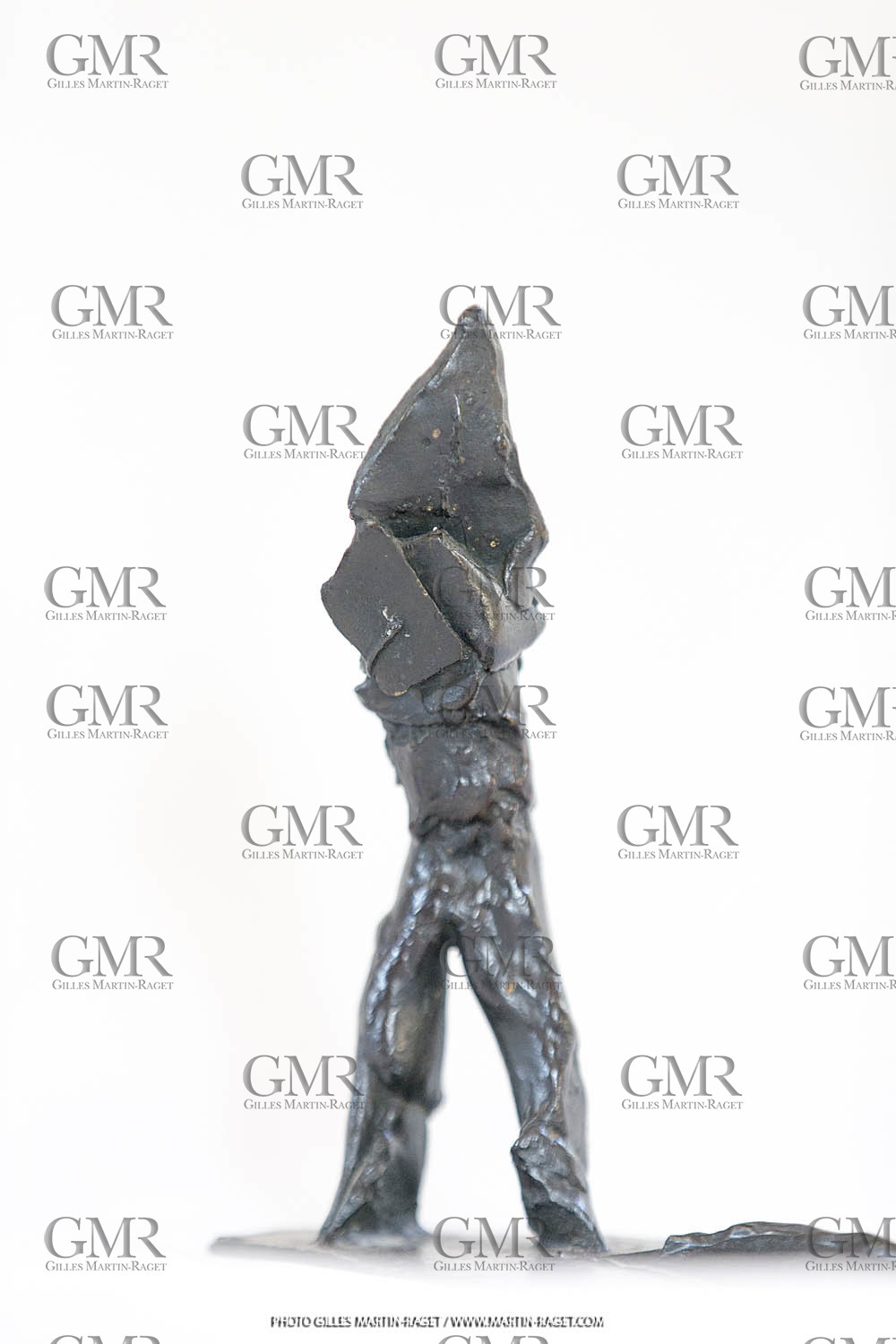 06 03 2016, Marseille (Fra,13), Oeuvre de Germaine Richier, Guerrier n° 7 1955, Bronze patiné foncé, Numéroté 4 8, Fondeur : L. Thinot, Paris, 17,5 x 25 x 17 cm, Collection particulière