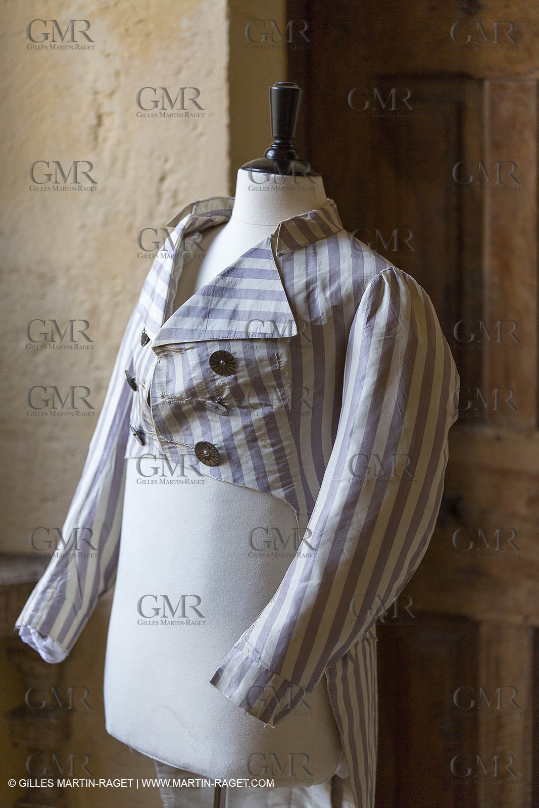 31 10 2013 - Ansouis (FRA,84) - Ansouis castle - Costumes of the exhibit Men costumes