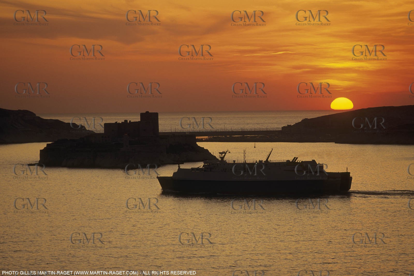 France, Provence, Marseille, Port de commerce, opérations portuaires, métiers de la mer