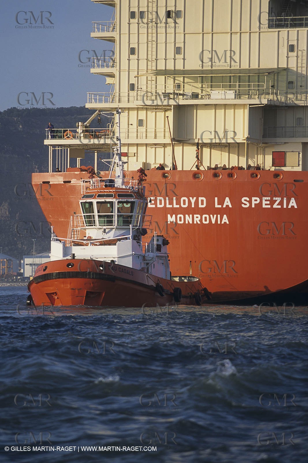 Monde maritime, opérations porturaires, ports, manoeuvres, marine world, harbour operations, maritime shipping,