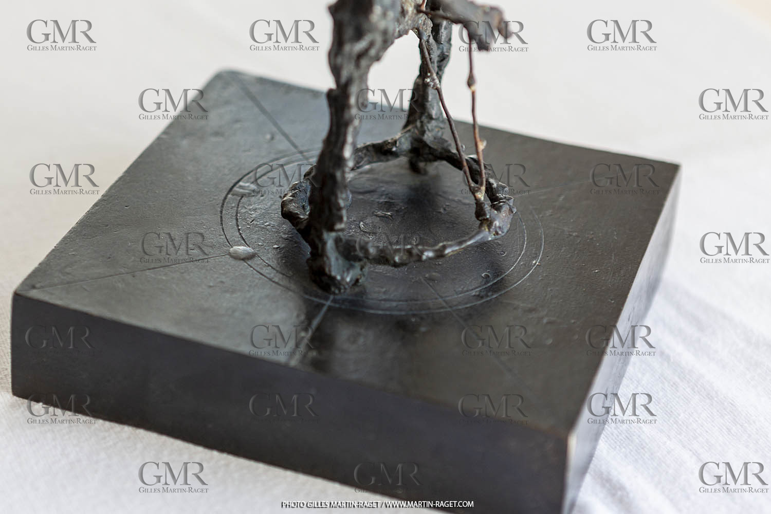 12 07 2020, St Rémy de Provence (FRA,13), Oeuvre de Germaine Richier, Le Sablier I 1946, Bronze patiné foncé, Epreuve d'exposition, Fondeur L.Thinot, Paris, 20,5 x 17 x 17 cm, Collection particulière