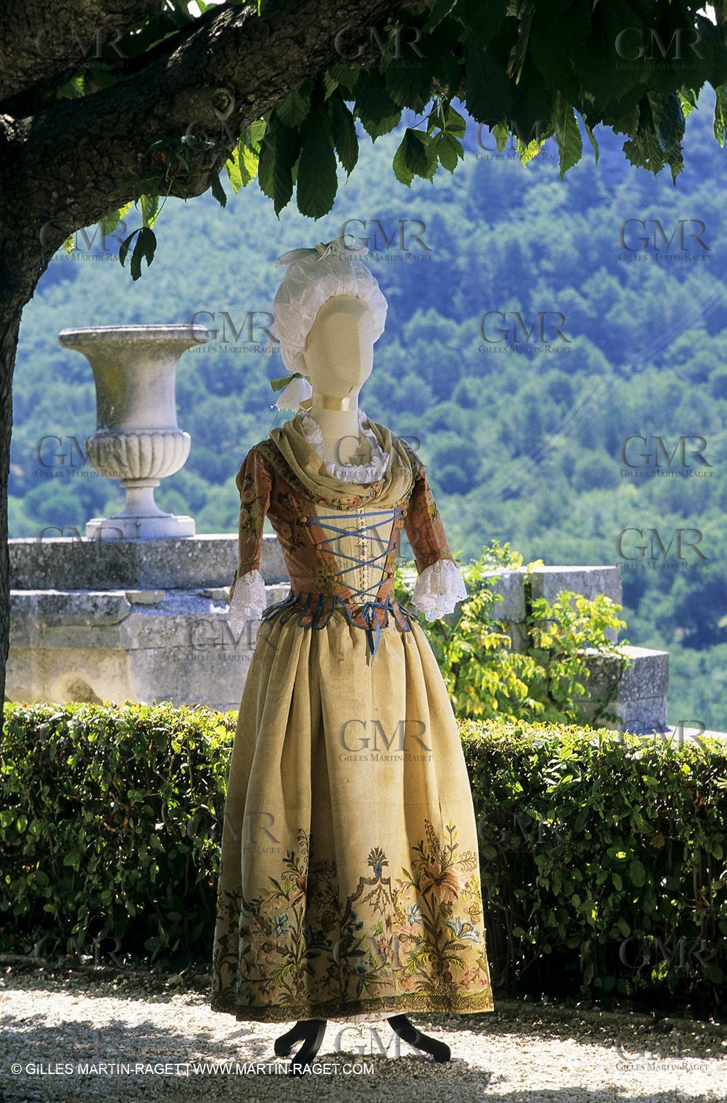 Boutis - cloths from Provence - Cstles costumes exhibition