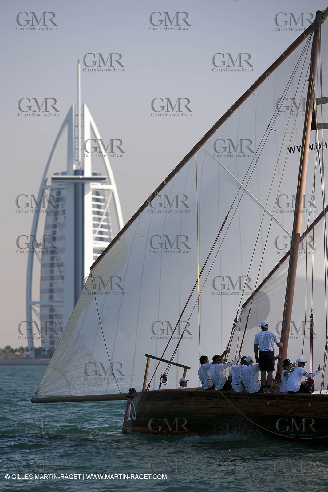 20 11 2010 - Dubai (UAE) - Dubai Louis Vuitton Trophy - Traditionnal dhow races for competing teams