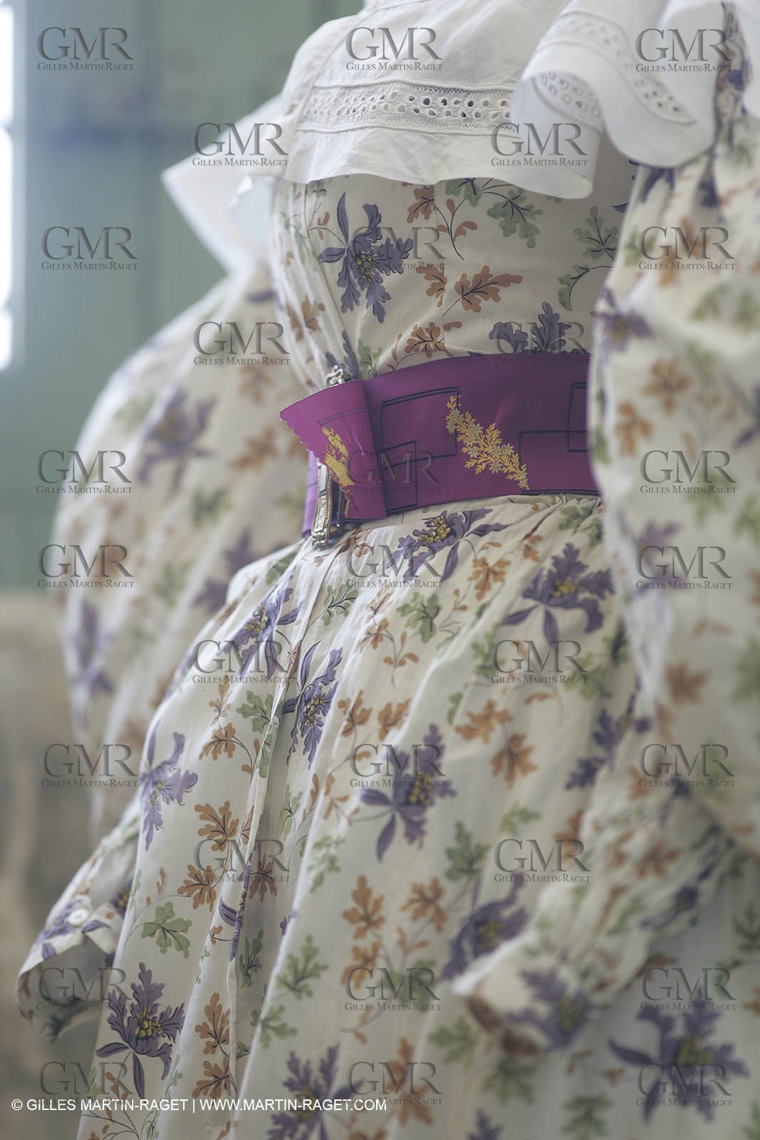 May 2004 - La Tour d'Aigues (FRA, 84) - Old costumes for women of the South exhibition