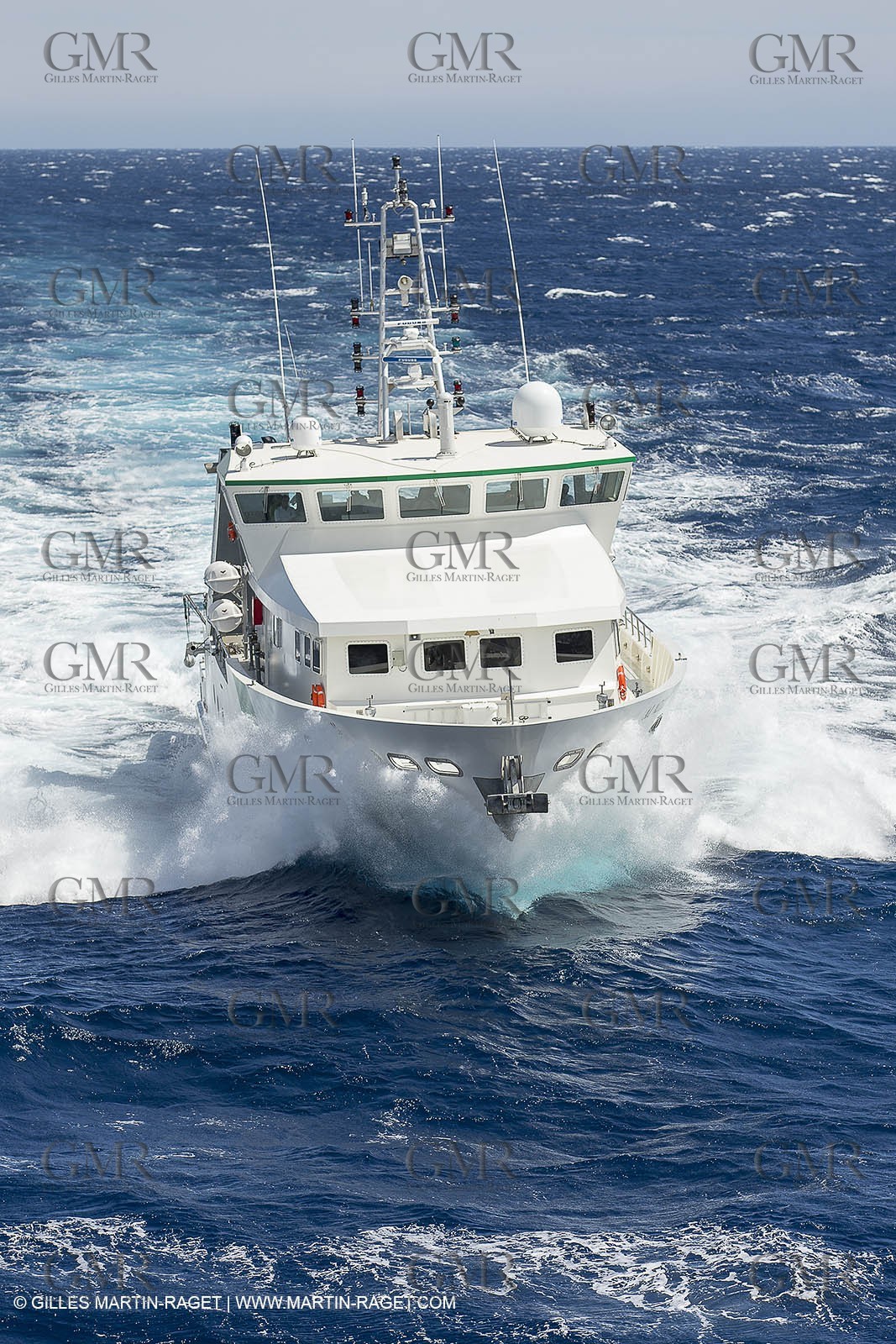 Al Azizi - Chantier H2X - Navires de recherche océanographique - Essais en mer au large de La Ciotat (FRA,13) - 29 07 2014