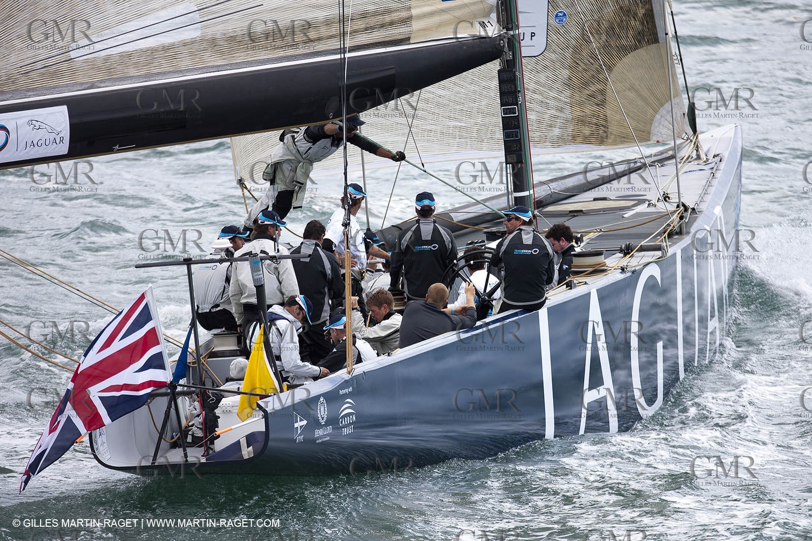 05 08 2010 - Cowes (UK, IOW) - The 1851 Cup -  BMW ORACLE Racing -  - Round The Island Race - Rounding No Man's Land fort.