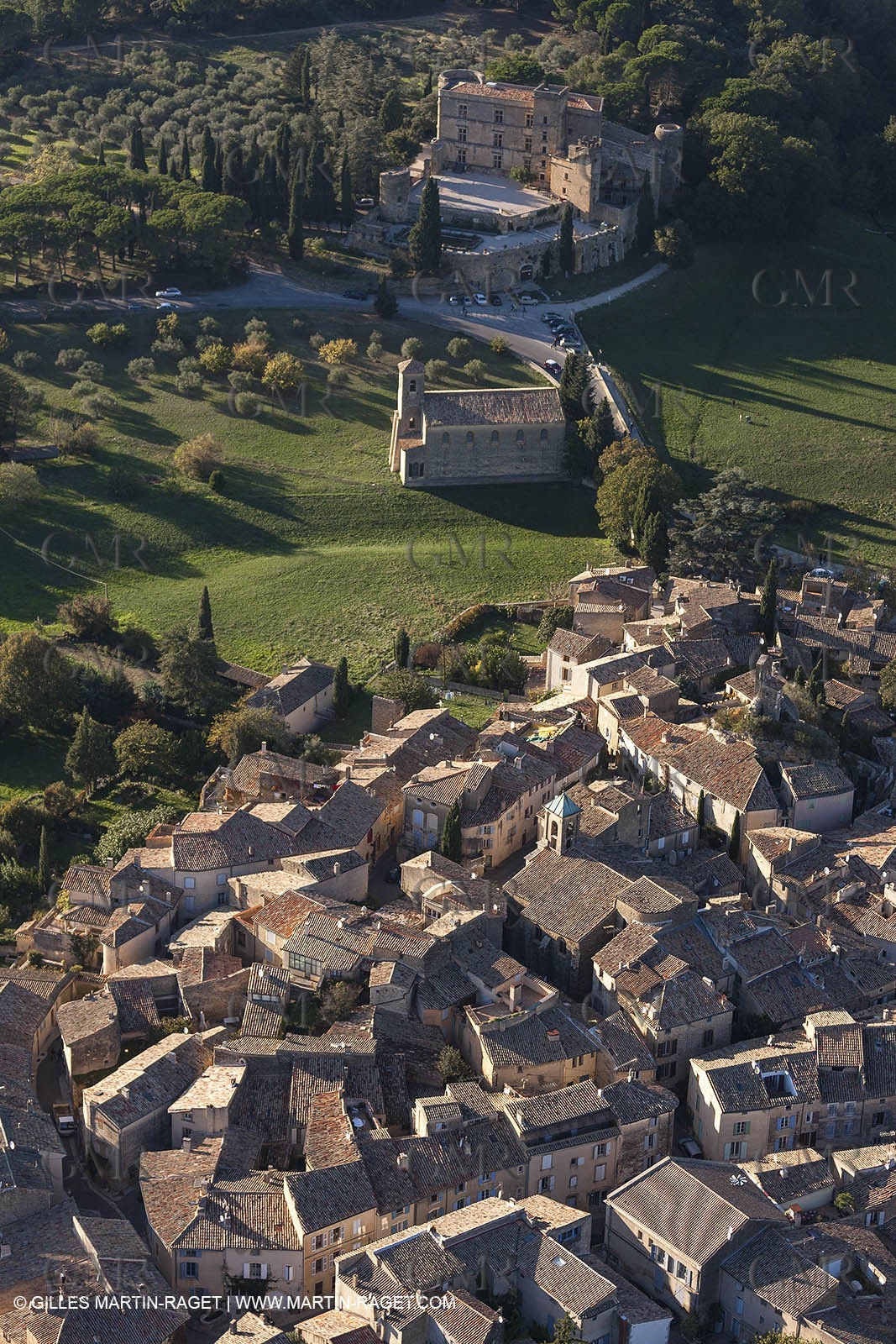 29 10 2012 - Lourmarin (FRA,84) - Luberon  seen from above